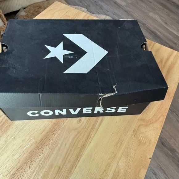 Converse Chuck Taylor All Star Lugged High Top Sneaker Burgundy Women’s 7 Shoe - Picture 7 of 8